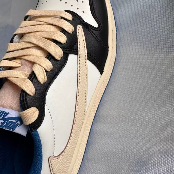 Ir Nike Low-Top Trendy Sneakers - Picture 6 of 7